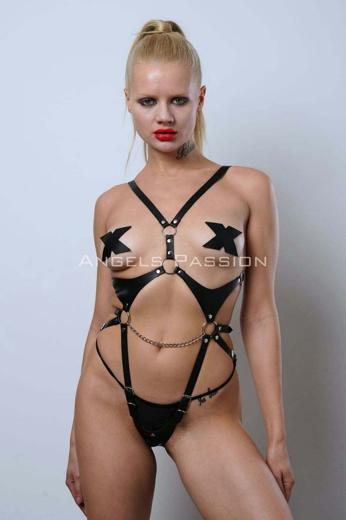 CLZ41 Ağ Bölgesi Açık Deri Body Harness, Deri Fantezi Giyim, Clubwear - Ürün Rengi:Kırmızı